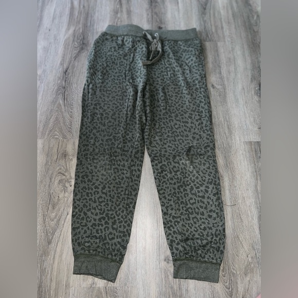 Thread & Supply - Green Animal Print Sweatpants - Picture 1 of 1
